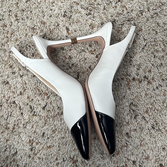 Brand new Chanel like pumps - Picture 2 of 4